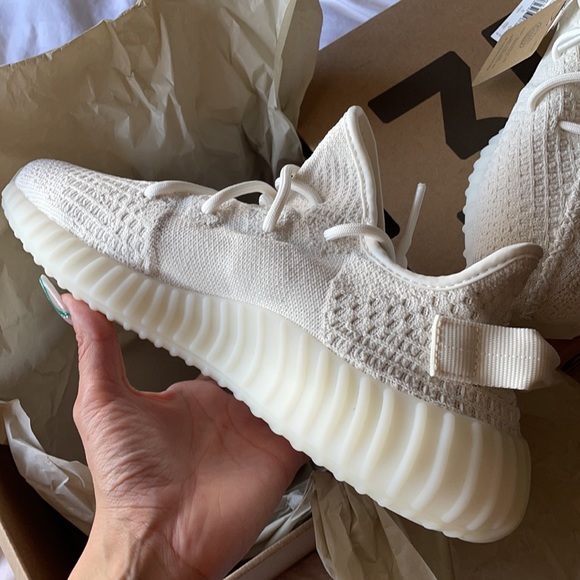 YEEZY BOOST 350 V2 in BONE - Picture 3 of 5